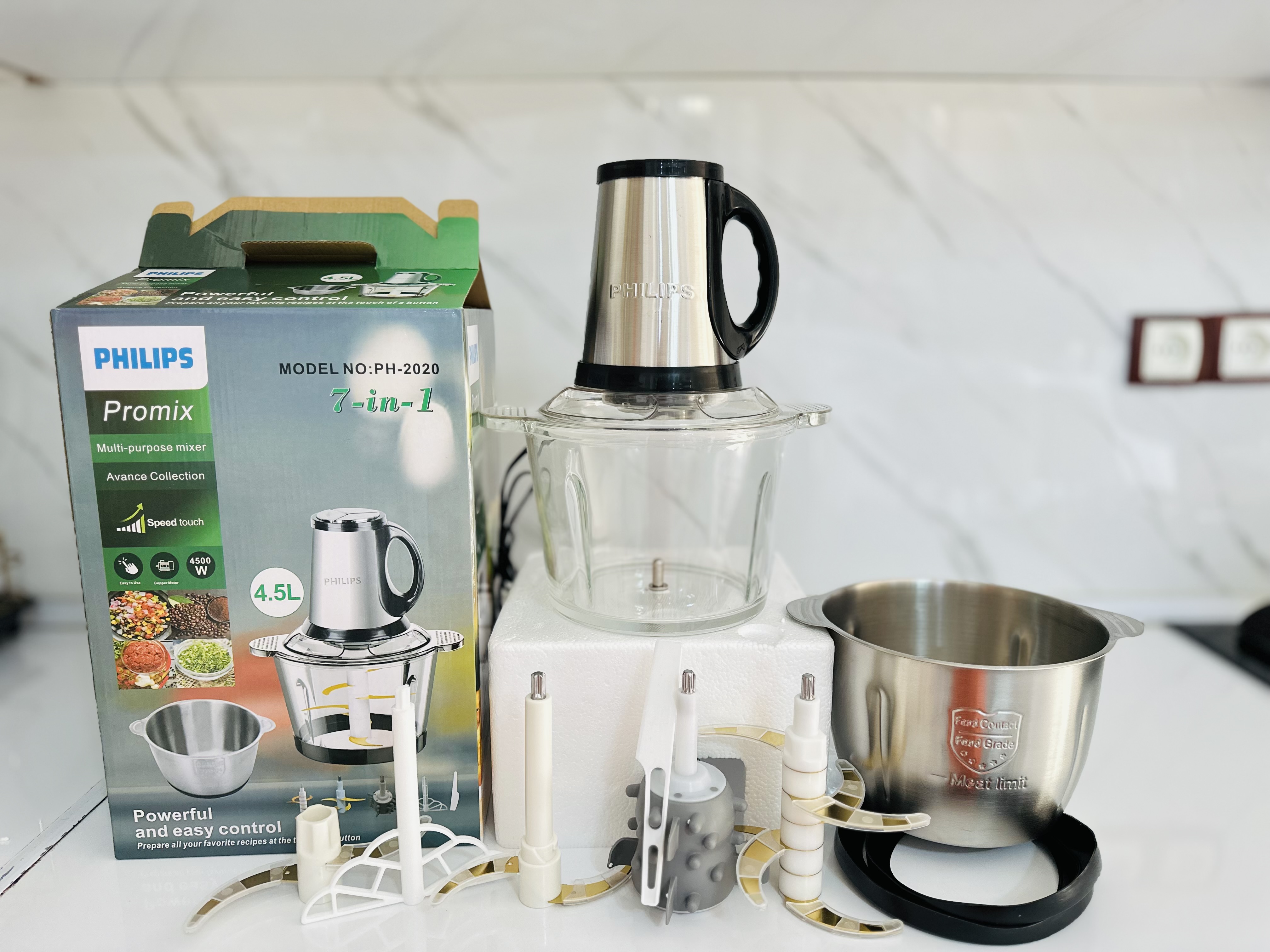 خردکن و غذاساز فیلیپس 4.5 لیتر مدل PH-2020 با موتور 3 سرعته و تیغه تیتانیوم